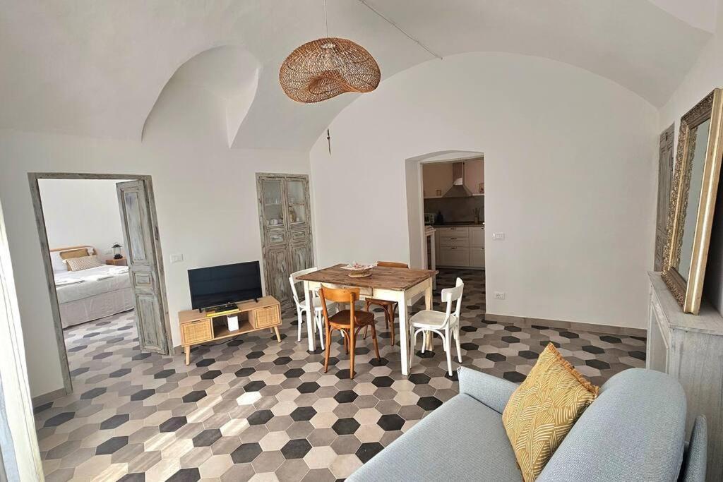 Car.Lo. Casa Vacanze Dolceacqua Eksteriør bilde